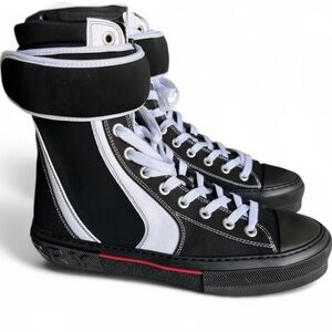 BURBERRY
Black/White Hi-top Sneakers
Mens US 10